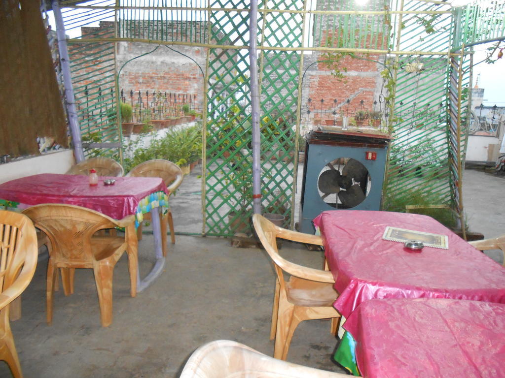 Elvis Guest House - Varanasi — Photos 2